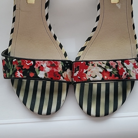 Floral block heel sandal - Picture 3 of 6
